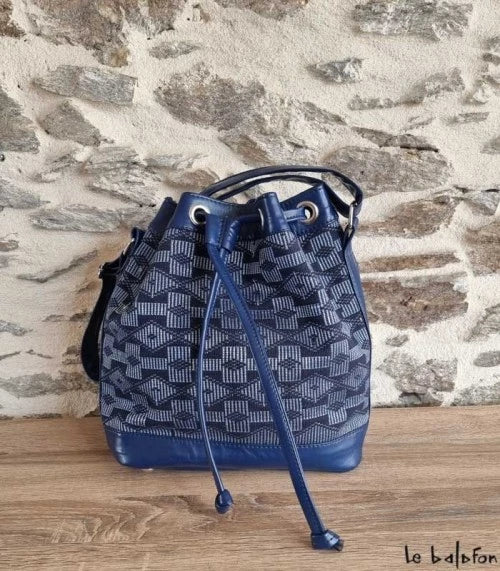 Blue handmade bag in woven loincloth Manjak